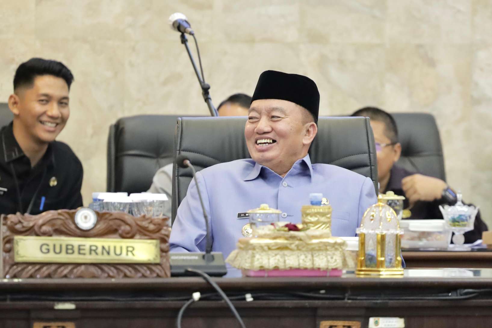 Gubernur Kalsel H Muhidin saat menghadiri rapat paripurna DPRD Provinsi Kalsel di Banjarmasin