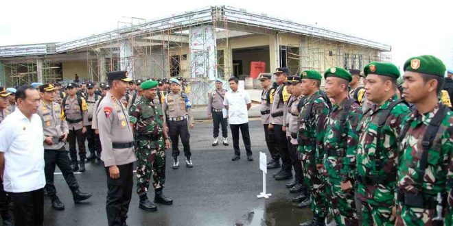 kapolda saat meninjau pasukan persiapan pilkada 2024