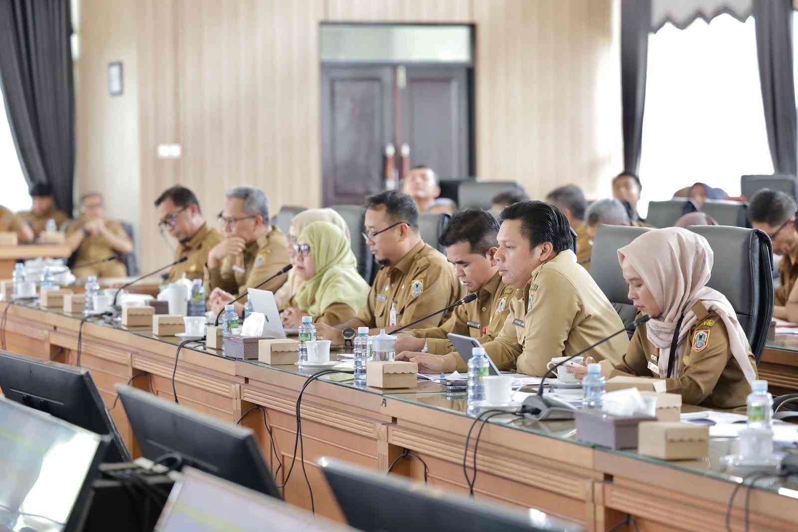 rapat badan anggaran dprd kalsel bersama dengan pemerintah provinsi kalsel