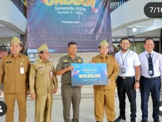 Ibnu Sina Berikan Hadiah kepada Pemenang ASN Simpeda Bank Kalsel: Menyemangati Prestasi ASN