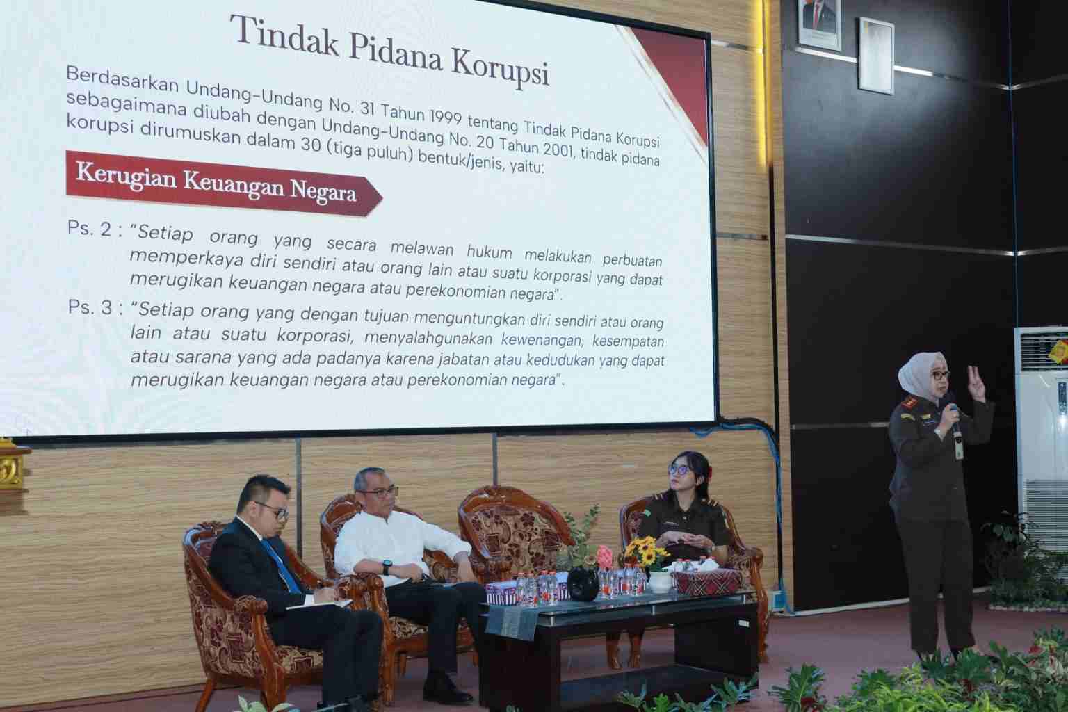 pejabat Kejari Batoal memberikan penjelasan terkait pencegahan korupsi dan tata kelola transparan