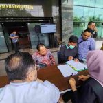 Tim kuasa hukum Tamliha-Habib menyerahkan berkas bukti kecurangan pemilihan bupati banjar ke Mahkamah konstitusi