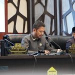 Rapat Paripurna DPRD Kota Banjarmasin yang membahas penetapan APBD 2025 sebesar Rp2,4 triliun, dengan fokus pada pembangunan dan kesejahteraan masyarakat.