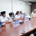 Anak-anak sekolah menikmati makanan bergizi gratis di Kalimantan Selatan