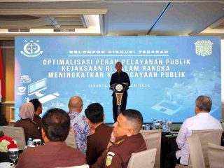 Jaksa Agung Muda Intelijen (JAM-Intel) Reda Manthovani membuka diskusi tentang optimalisasi pelayanan publik Kejaksaan RI yang bertujuan untuk meningkatkan transparansi dan kepercayaan masyarakat melalui sistem digital dan pelayanan informasi yang akuntabel.