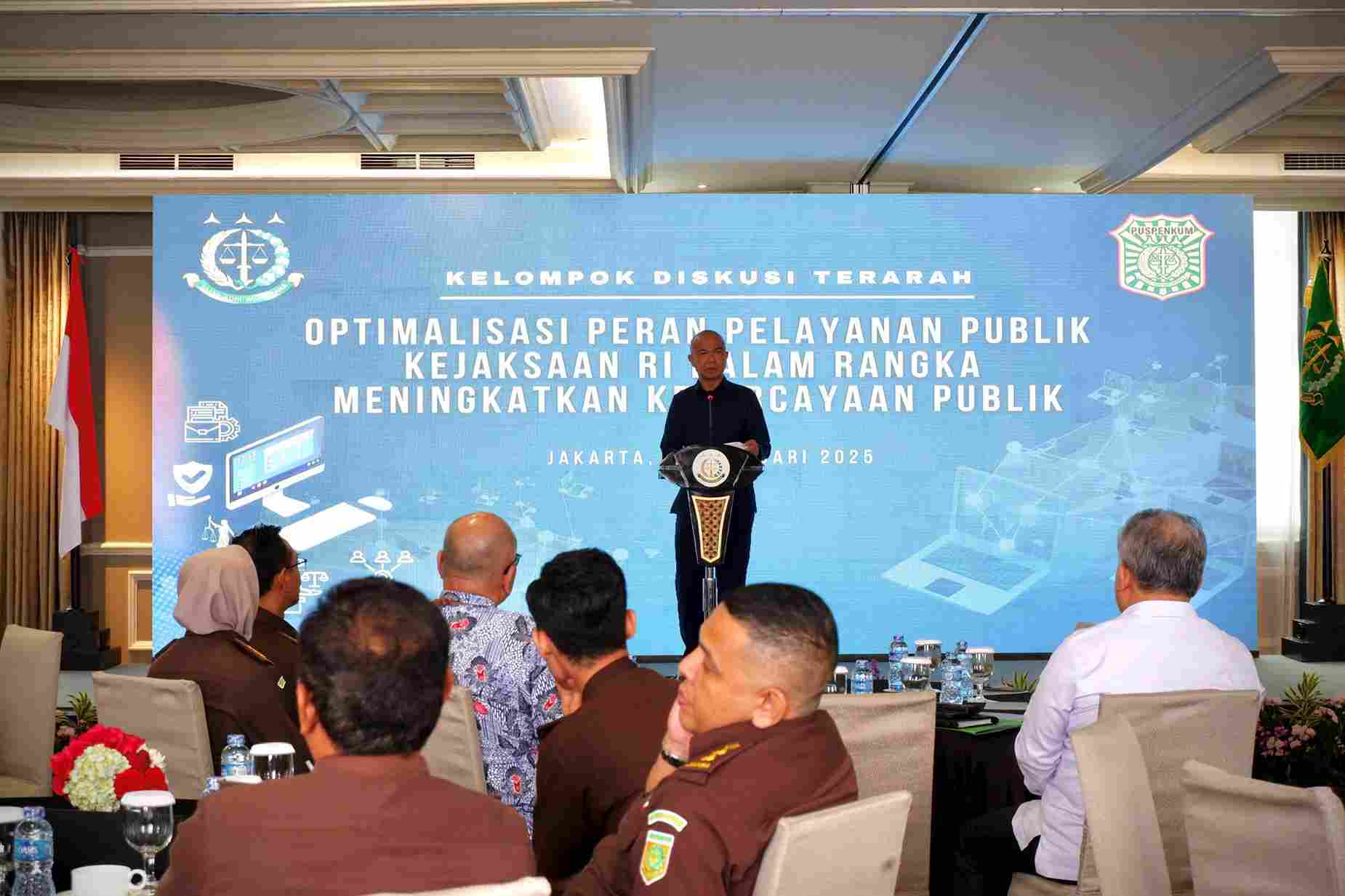 Jaksa Agung Muda Intelijen (JAM-Intel) Reda Manthovani membuka diskusi tentang optimalisasi pelayanan publik Kejaksaan RI yang bertujuan untuk meningkatkan transparansi dan kepercayaan masyarakat melalui sistem digital dan pelayanan informasi yang akuntabel.