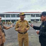 Kepala Dinas Pemberdayaan Masyarakat dan Desa (PMD) Barito Kuala, Moch. Aziz, saat memberikan penjelasan mengenai rencana pemekaran Desa Semangat Dalam dan proses rekrutmen perangkat desa di Kantor Bupati Barito Kuala.