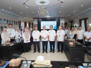 Rapat koordinasi TPK2D Barito Kuala di aula Bahalap untuk menentukan desa sasaran peningkatan kualitas keluarga 2025, dengan Sekretaris Daerah Barito Kuala, Ir. H. Zulkipli Yadi Noor, M.Sc., memberikan arahan.