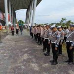Personel Polresta Palangka Raya mengikuti apel kesiapan di GOR Serbaguna Indoor untuk pengamanan Gebyar Undian Taheta XXVIII PT. Bank Kalteng