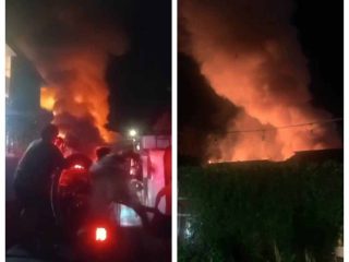 kebakaran hebat melanda di kawasan Jalan Agatis RT 01 RW 01, Banjarmasin Utara, pada Selasa dinihari (4/3/2025) sekitar pukul 02.24 WITA.