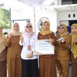 Pemkab Batola menerima penghargaan Terbaik I se-Kalimantan Selatan atas capaian pelayanan KB MKJP, diserahkan oleh Perwakilan BKKBN Provinsi Kalimantan Selatan di Balai Penyuluhan KB Guntung Manggis, Banjarbaru.