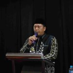 Bupati H. Bahrul Ilmi memberikan sambutan pada pembukaan pelatihan public speaking untuk aparatur desa Kecamatan Tabukan.