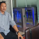 Ketua LBH Mata Nusantara Kalimantan, Anekaria Safari, saat di ruang penerimaan surat di Jampidsus Kejagung RI keterangan laporan dugaan korupsi penjualan aset negara oleh pejabat Bea Cukai Sampit