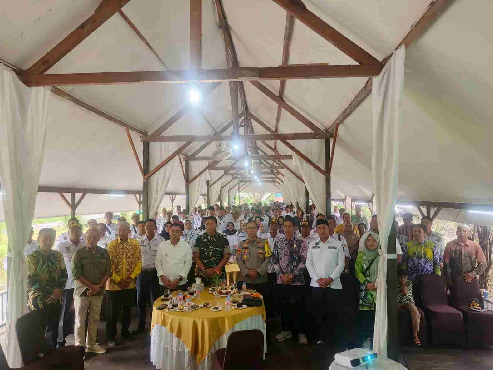 H. Herman Susilo, Wakil Bupati Barito Kuala, menghadiri kegiatan koordinasi pembentukan Koperasi Merah Putih sebagai upaya mendukung peningkatan ekonomi desa.