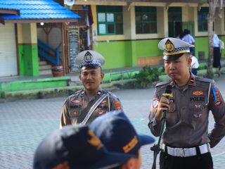 Police Goes to School : Satlantas Edukasi Siswa soal Tertib Lalu Lintas dan Bahaya Balapan Liar
