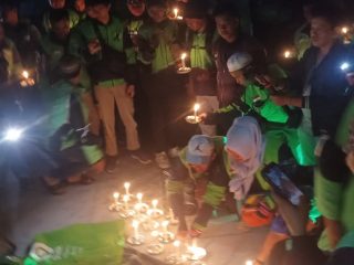 Ojol Palangka Raya Gelar Doa Bersama di Tugu Soekarno, Suarakan Keadilan dari Jalanan